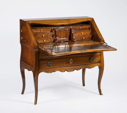 Secrétaire de style Louis XV
En bois et bois...