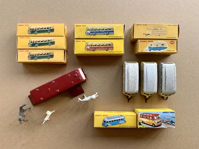 Lot 13 Dinky Toys Orignal autobus; caravanes......