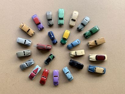 Lot 24 DINKY TOYS Made in England 1ere génération
Austin;...