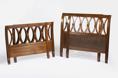 Deux bois de lits de style Directoire
En...