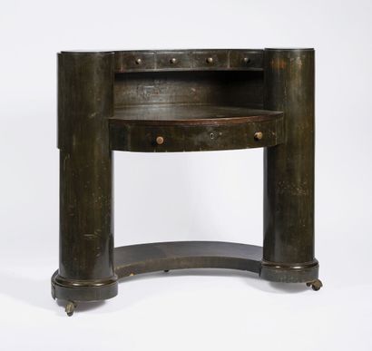 BIEDERMEIER
Bureau de forme rognon en acajou...