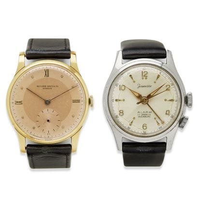 Deux montres bracelets d'homme

La première...