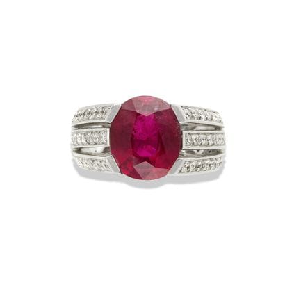 Bague rubellite et diamants

Sertie d'une...