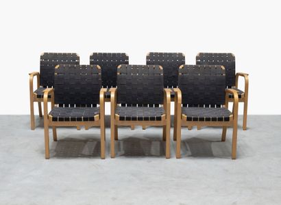 Alvar AALTO (1898-1997)
Suite de 9 fauteuils,...