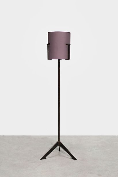 Dans le goût de Jean TOURET 
Lampadaire tripode,...