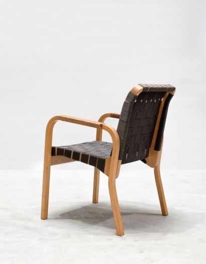 Alvar AALTO (1898-1997)
Suite de 9 fauteuils,...