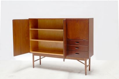 Kurt OSTERVIG (1912-1986) 
Cabinet ouvrant...