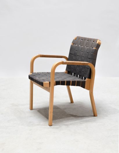 Alvar AALTO (1898-1997)
Suite de 9 fauteuils,...