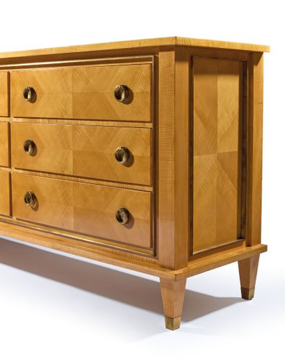 Jacques ADNET (1900-1984)
Sycamore chest...