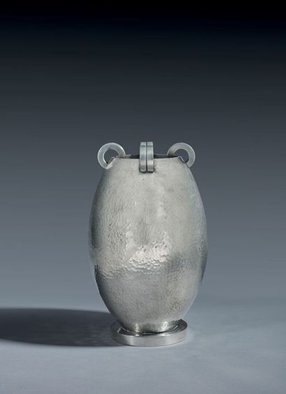 Jean DESPRES (1889-1980)
Hammered pewter...