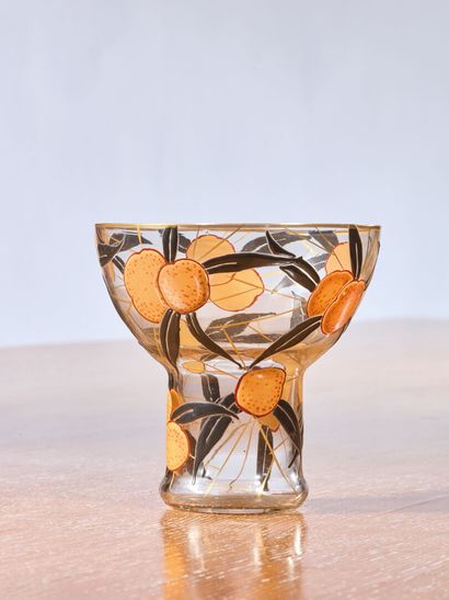 G.NEILZ & DELVAUX
Glass bowl on high, slightly...