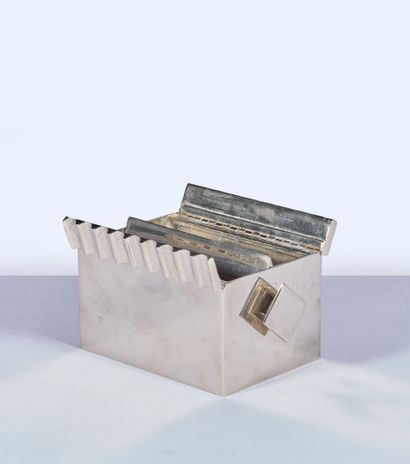 DESNY HOUSE
Rectangular silver-plated metal...