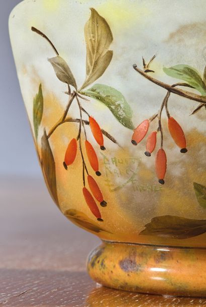 DAUM NANCY 
Glass bowl 
With wide heel and...
