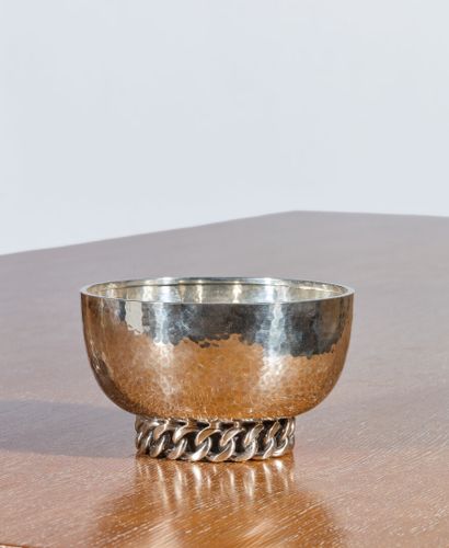 Jean DESPRES (1889-1980)
Cup in hammered...