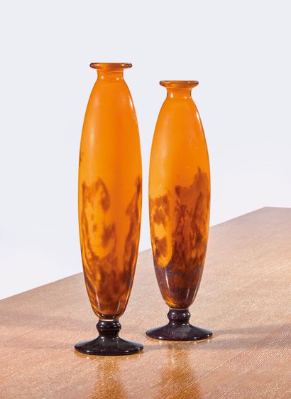 MULLER FRERES LUNEVILLE
Pair of long ovoid...