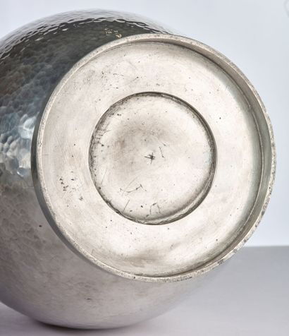 Jean DESPRES (1889-1980)
Hammered pewter...