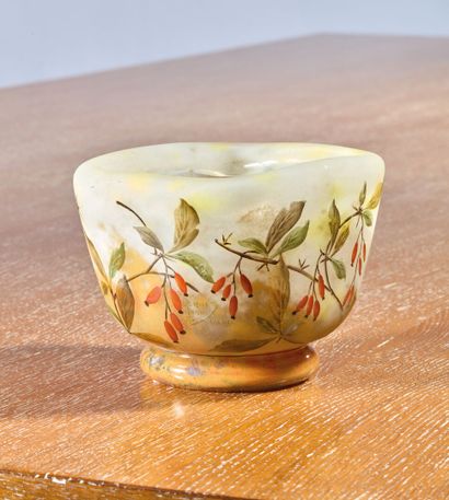 DAUM NANCY 
Glass bowl 
With wide heel and...