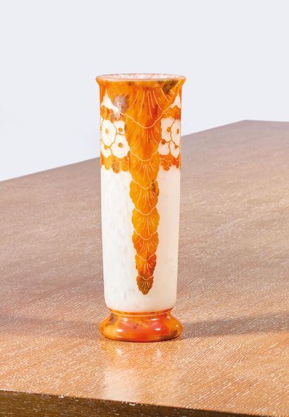 LE VERRE FRANCAIS-CHARDER
Glycines vase,...