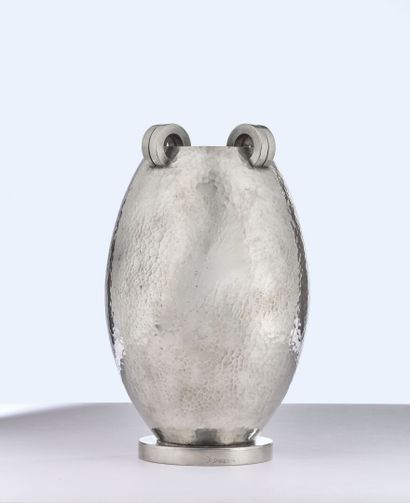 Jean DESPRES (1889-1980)
Hammered pewter...