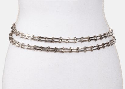CHANEL BY KARL LAGERFELD/VANESSA SEWARD
Chain...
