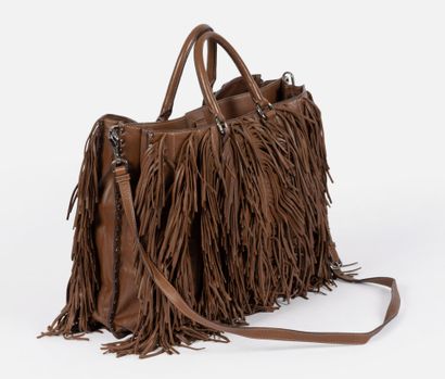 PRADA
Shopping bag in hazelnut fringed lambskin
Beige...