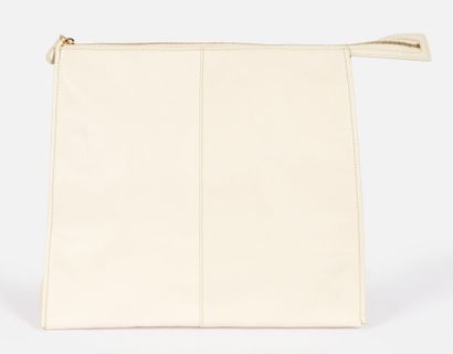 THE ROW
Shopping bag in supple ivory calfskin
Cream...