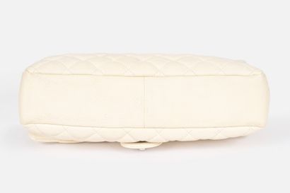 CHANEL
Flap bag in ivory quilted caviar grain...