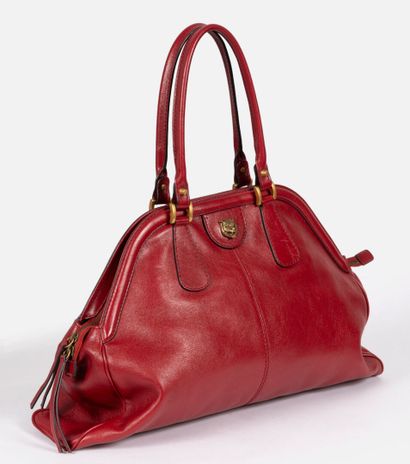 GUCCI
Handbag in red distressed calfskin
Beige...