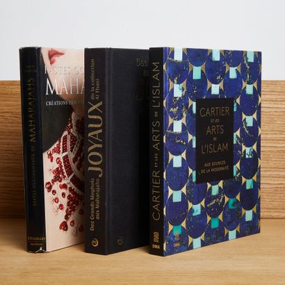 Lot of 3 books including: 
- Des Grands Moghols...