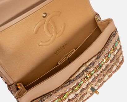 CHANEL
Classic bag with double flap 25cm...