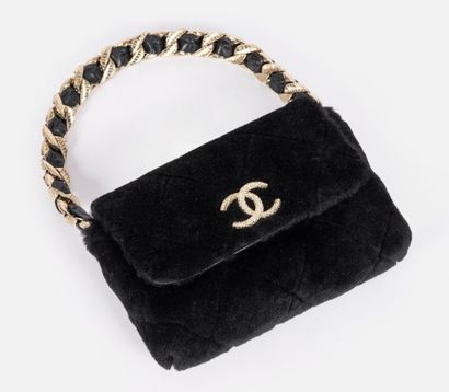 CHANEL
Black quilted sheepskin 20cm flap...