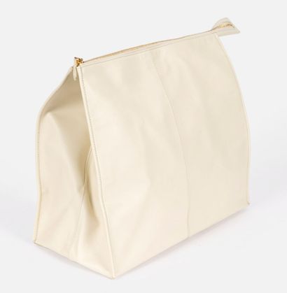 THE ROW
Shopping bag in supple ivory calfskin
Cream...