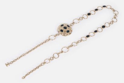 CHANEL
Gold link belt with large element...