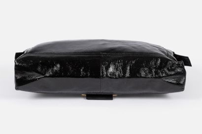 FENDI
Oversized baguette in black patent...