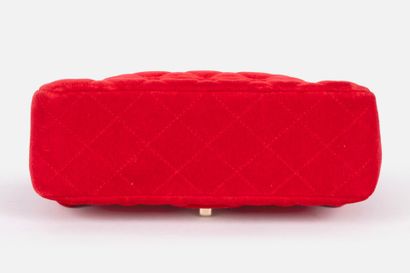 CHANEL
Classic bag with 20cm flap in red...