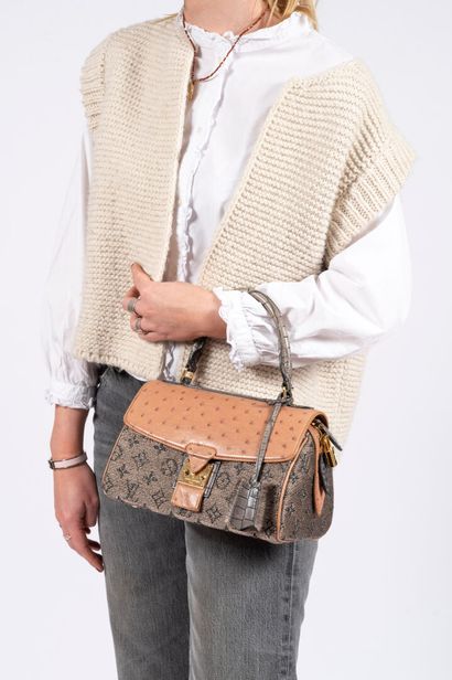 LOUIS VUITTON
Limited edition Comédien Carroussel...