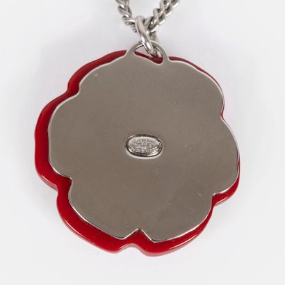 CHANEL
Necklace with silver-plated metal...