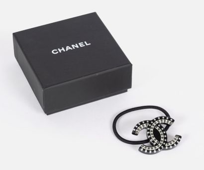 CHANEL
Head jewel in transparent resin inlaid...