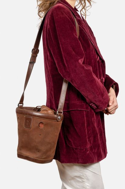GUCCI
Feeder bag in smooth calfskin and brown...