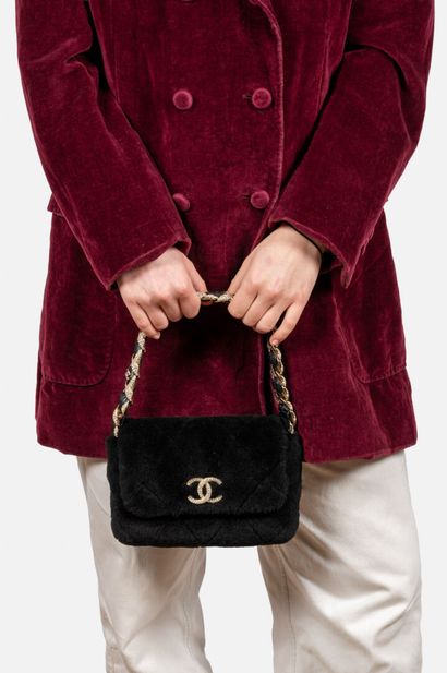 CHANEL
Black quilted sheepskin 20cm flap...