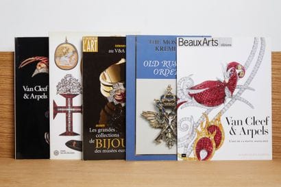 Set of 5 jewelry-themed magazines including:...