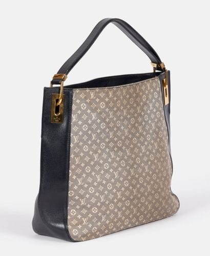 LOUIS VUITTON
Tote bag in blue grained leather...