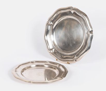 RAVINET D'ENFERT
Two silver-plated dishes...