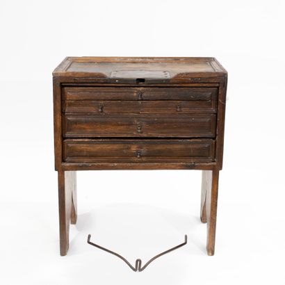 Meuble d'atelier de peintre en bois fruitier,...