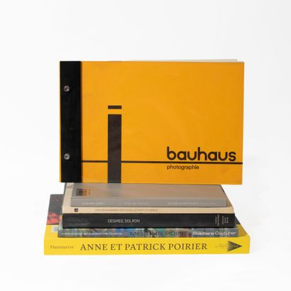 Lot comprenant 6 livres dont : 
- Bauhaus...