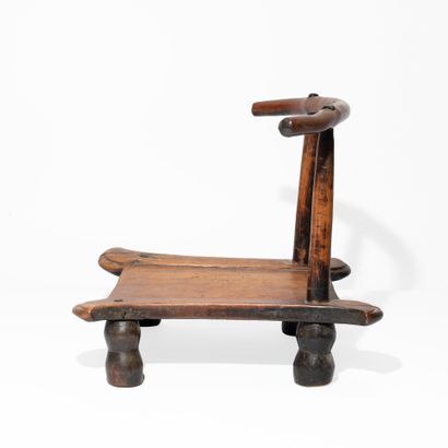 Chaise à dossier en bois, Dan, Côte d'Ivoire,
reposant...