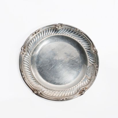 Plat en argent (925)
De forme ronde, le marli...