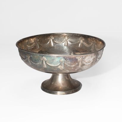 Coupe sur piédouche en métal argenté à motif...