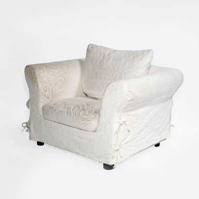 Canapé et bergère confortables, recouverts...