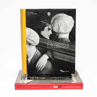 Lot comprenant 5 livres dont : 
- Man Ray...